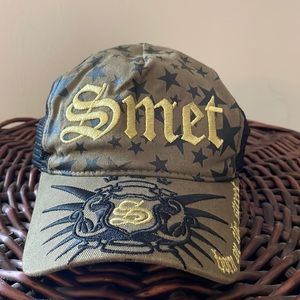 Smet born on the street hat